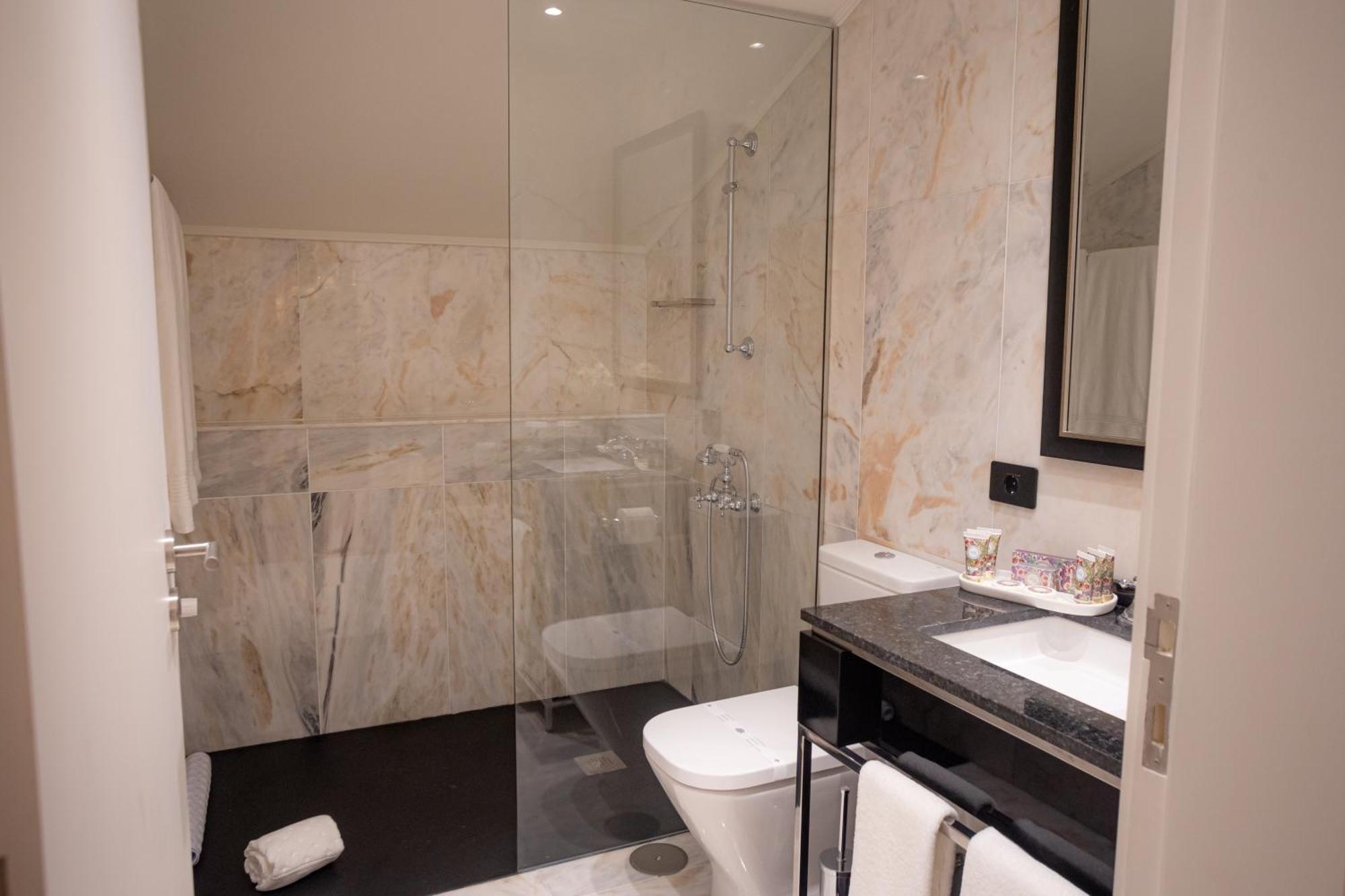 Solar Do Requeijo By Luna Hotels & Resorts Arcos de Valdevez Eksteriør bilde A shower enclosure
