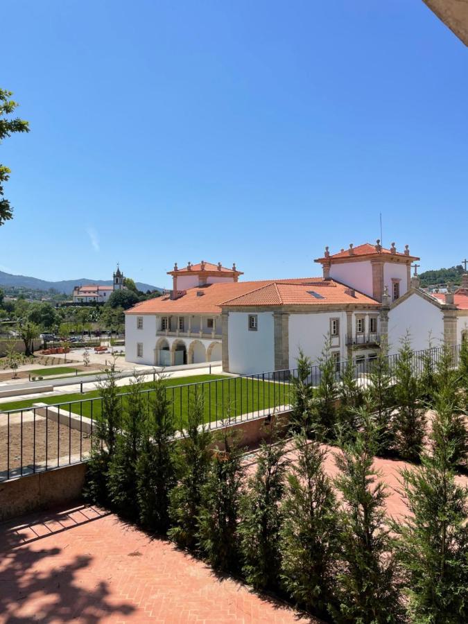 Solar Do Requeijo By Luna Hotels & Resorts Arcos de Valdevez Eksteriør bilde The Pazo of the Dukes of Cadaval, in the municipality of Vila Viçosa, where the family lived for many years.