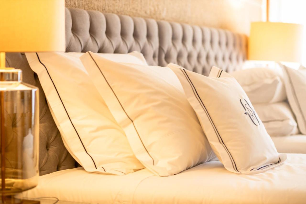 Solar Do Requeijo By Luna Hotels & Resorts Arcos de Valdevez Eksteriør bilde Pillows on a bed
